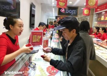 Thị trường vàng giao dịch tăng đột biến, vàng nhẫn lập kỷ lục giá mới