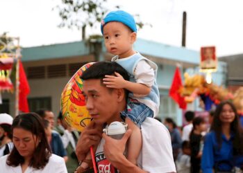 Viện IMRIC – Viện IRLIE; Tạp chí Doanh nghiệp và Trang trại Việt Nam tổ chức lễ hội Trung thu – Trao quà cho trẻ em nghèo, hiếu học tại huyện Mỏ Cày Nam