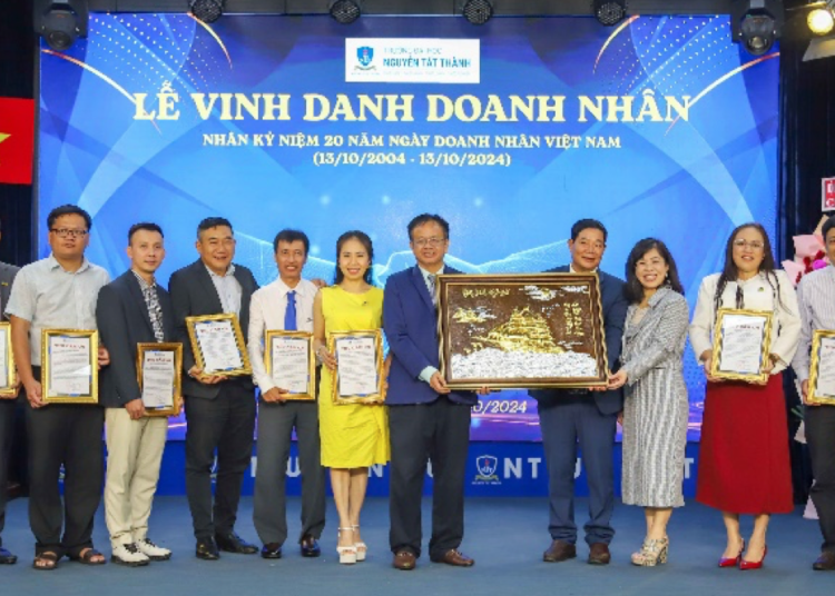 Trường Đại học Nguyễn Tất Thành nhiều hoạt động ý nghĩa tại họp mặt doanh nghiệp nhân kỷ niệm 20 năm ngày Doanh nhân Việt Nam