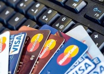 Khổ vì ‘tiêu trước, trả sau’ với thẻ tín dụng