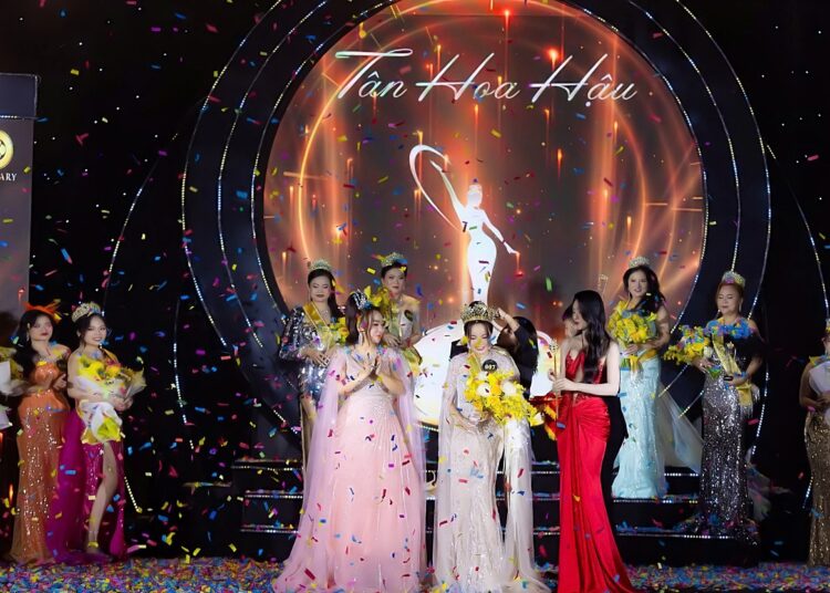 Hồ Thị Tuyết Mai đăng quang Hoa hậu Calgary Doanh nhân Việt Nam Toàn cầu 2024 