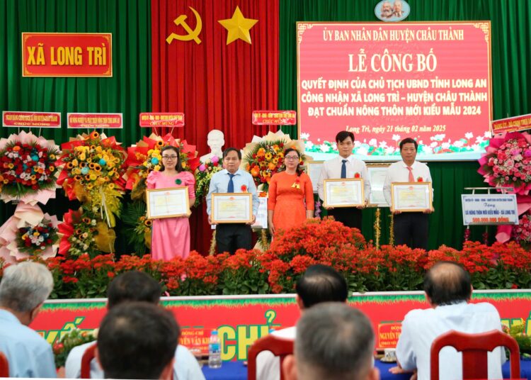 Lễ công bố xã Long Trì đạt chuẩn nông thôn mới kiểu mẫu