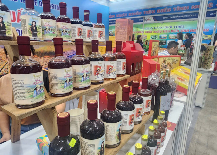 Bình Định đưa đặc sản đất võ đến với Hội chợ Hàng Việt Nam tiêu biểu xuất khẩu 2025