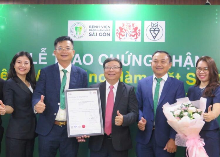 Bệnh viện Răng Hàm Mặt Sài Gòn đơn vị Y tế tư nhân, đón nhận chứng nhận ISO 9001:2015