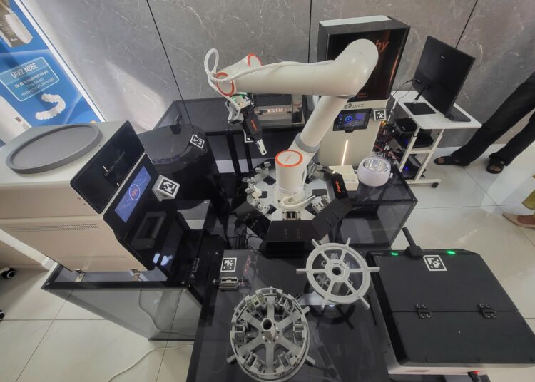 Công nghệ robot làm khay niềng răng tại SingapoDent – bước ngoặt mới cho nha khoa Việt Nam