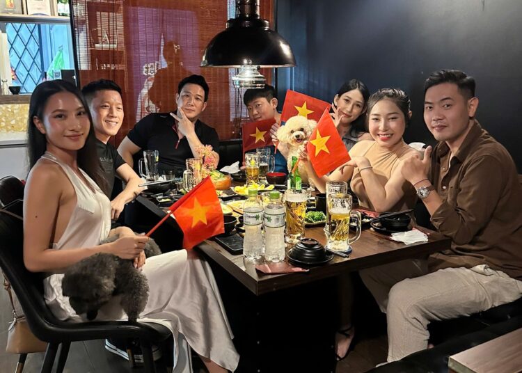 Chuỗi Nhà hàng Donguri Japanese gắn cờ đỏ sao vàng hút khách dịp Quốc khánh 2.9