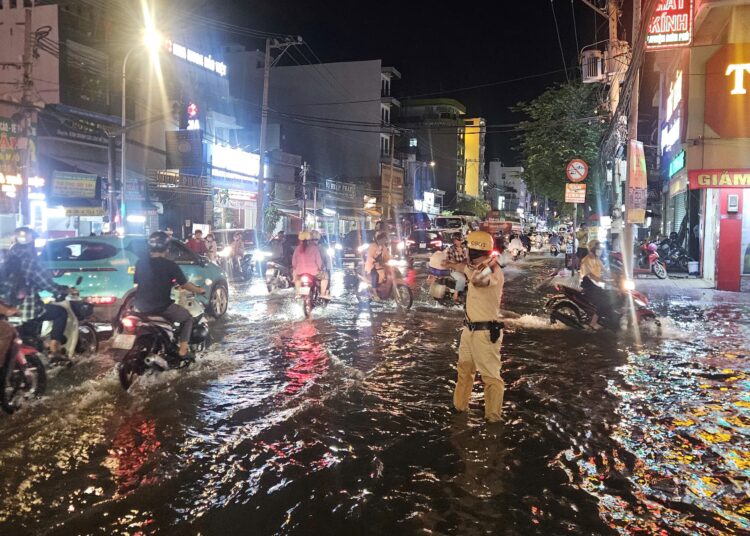 TẤM LÒNG NHIỆT HUYẾT CỦA TRẠM CSGT ĐA PHƯỚC GIỮA BIỂN NƯỚC TRIỀU CƯỜNG
