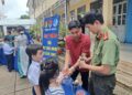 “Đổi rác thải nhựa lấy quà tặng” – Cách làm hay vì môi trường xanh