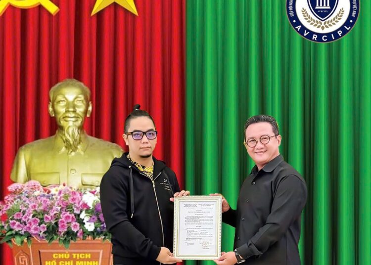 Hiệp hội Nghiên cứu, Tư vấn về Chính sách, pháp luật cho hoạt động đầu tư tại Việt Nam trao quyết định bổ nhiệm Trưởng văn phòng đại diện Hiệp hội tại Hà Nội