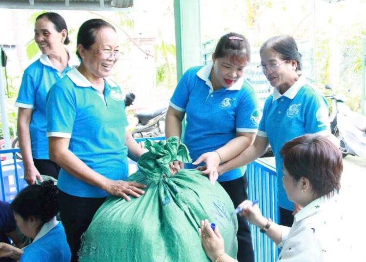 Lan tỏa yêu thương: Hội Phụ nữ các xã, phường tỉnh Vĩnh Long chung tay hướng về đồng bào vùng bão lũ