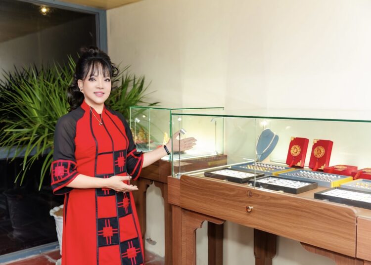 Nghệ nhân kim hoàn Quốc gia Hồ Thị Thanh Hương khai trương ShowRoom Ngọc trai Queen Pearl PQ tại Đặc khu Phú Quốc (An Giang)