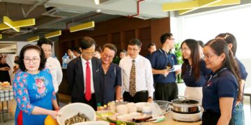 Cán bộ, giảng viên Trường Đại học Hùng Vương TP.HCM hào hứng với Hội thi nấu ăn và văn nghệ