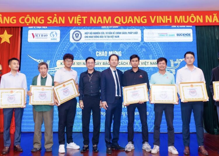 Hiệp hội Nghiên cứu, Tư vấn về Chính sách, pháp luật cho hoạt động đầu tư tại Việt Nam tổ chức chương trình Gala “Báo chí và Doanh nhân”